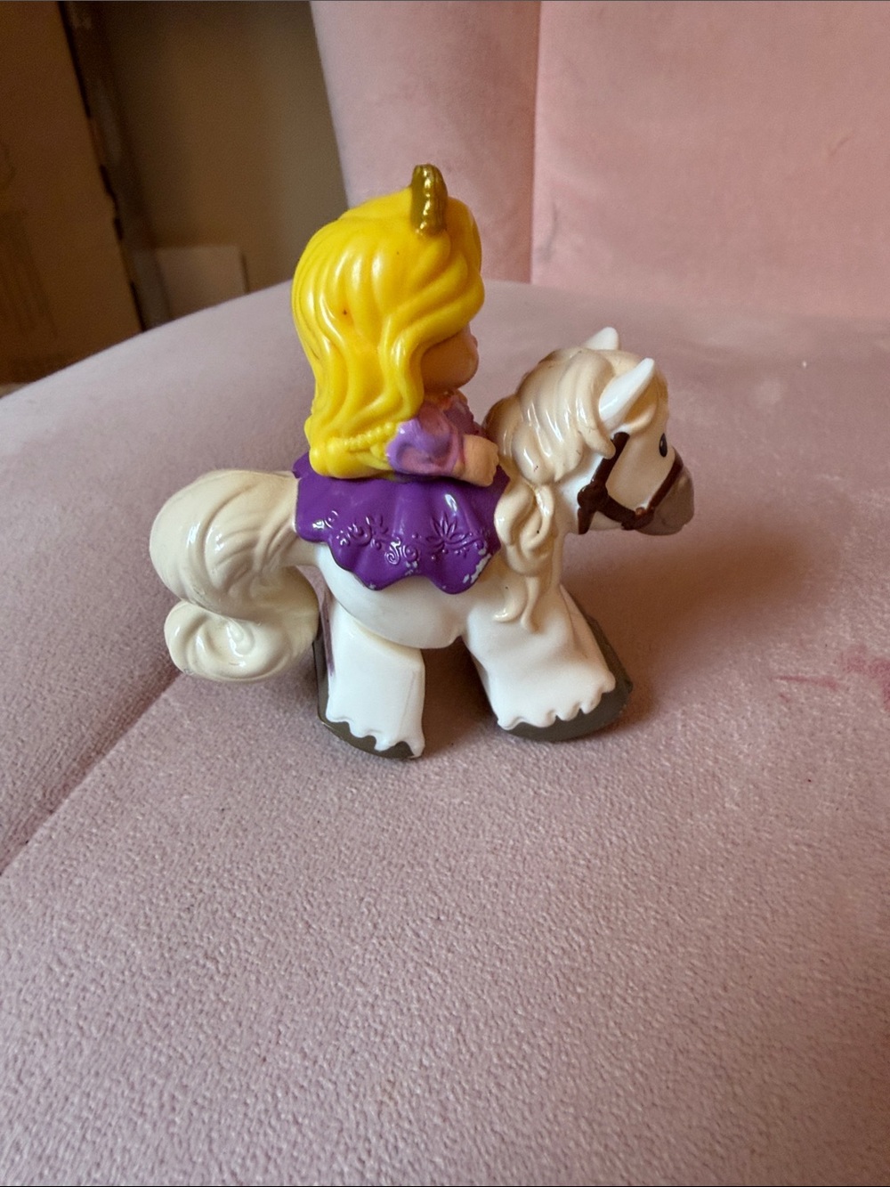 Littlest People klipklop Rapunzel Princess Figure on White Pony